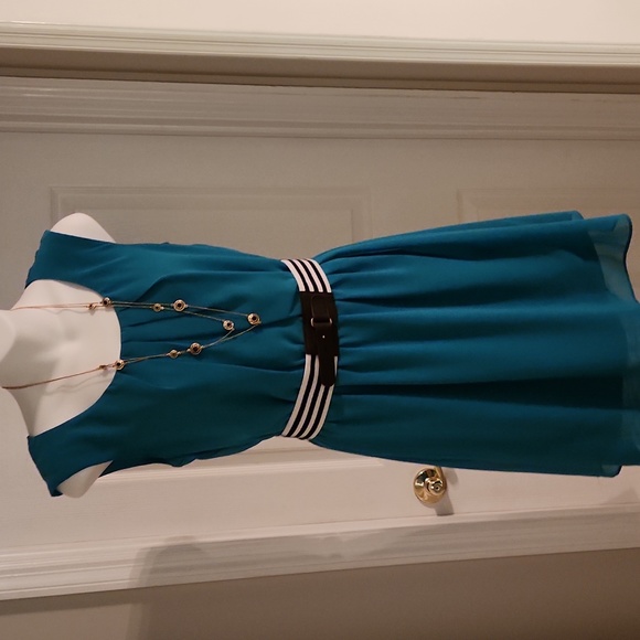 Sleeveless teal dress with belt - Picture 4 of 5